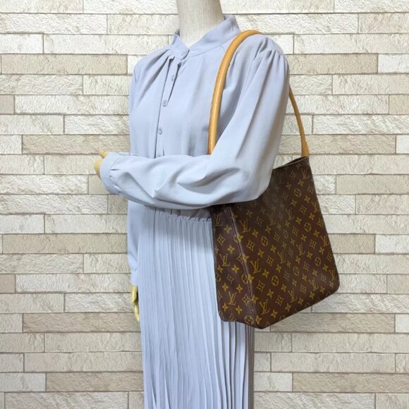 LOUIS VUITTON Shoulder Bag M51145 Monogram canvas Monogram Looping GM used - Picture 2 of 10